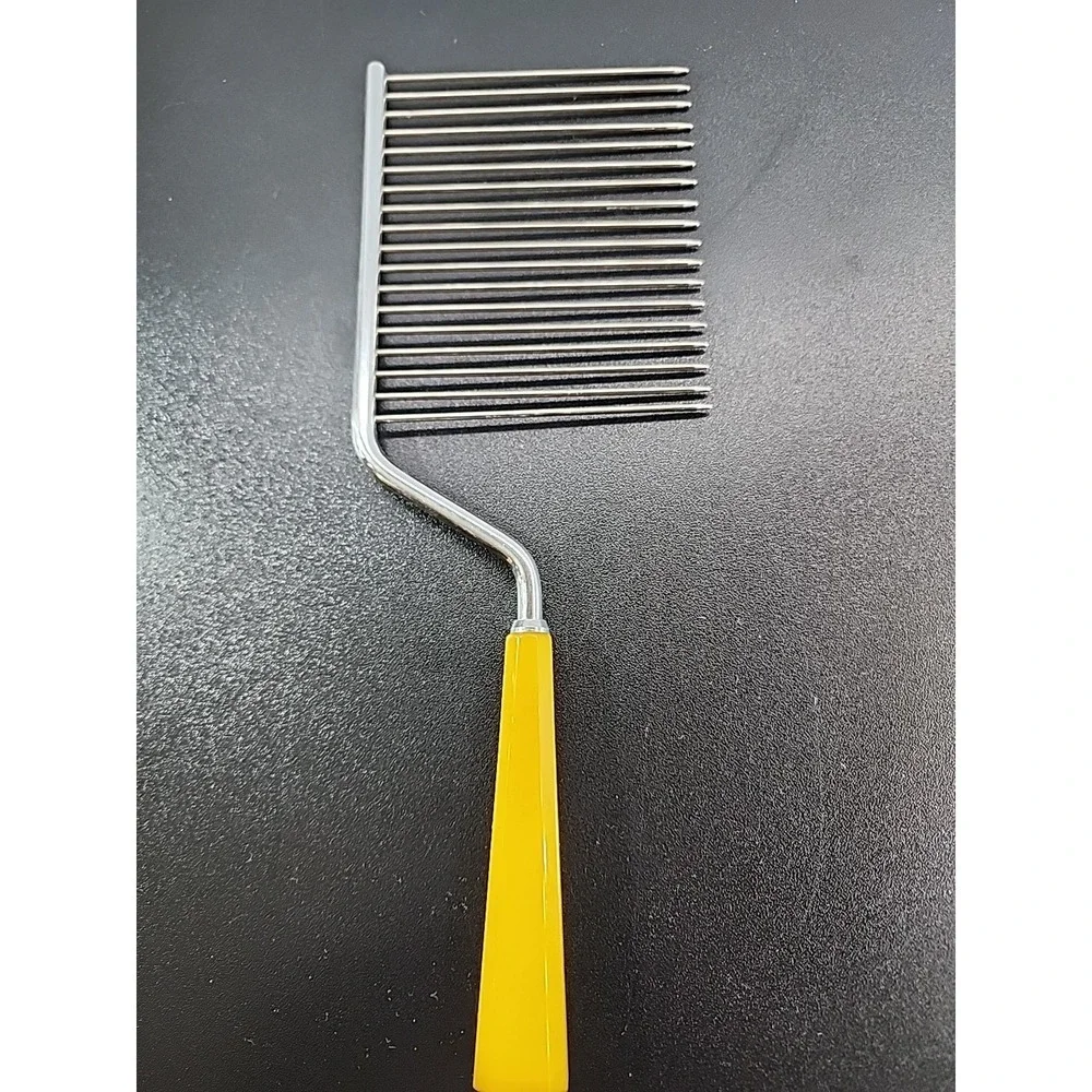 Vintage Angel Food Cake Slicer Comb with‎ Butterscotch Bakelite Handle